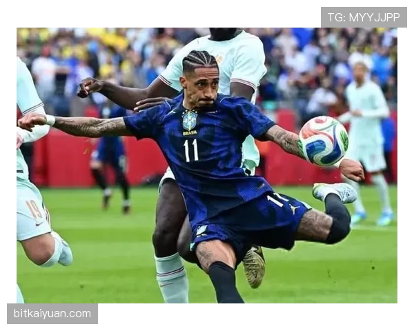 拉菲尼亚与罗德里戈谁更适合巴西队右路主力？