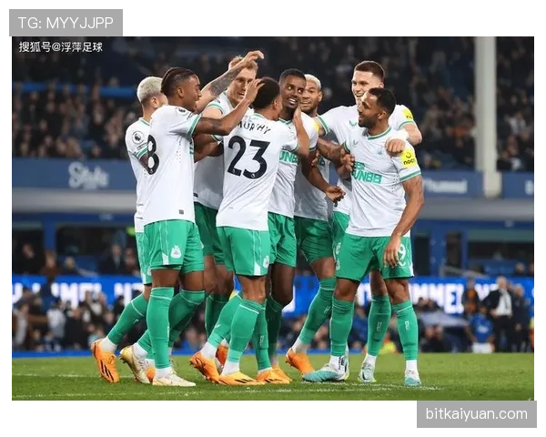 伊萨克与亨利：新世代中锋与传奇枪王的进攻效率及战术角色差异解析