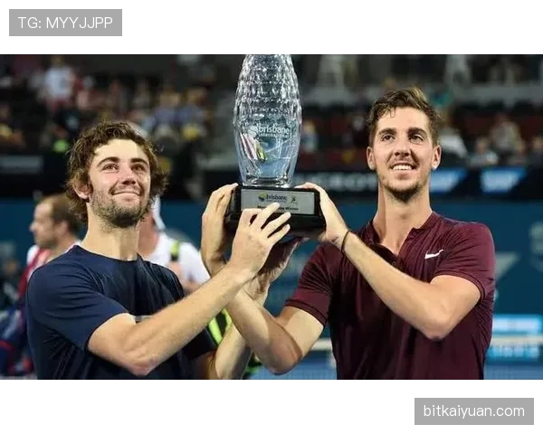 乔丹·汤普森训练完直接去超市抢购打折牛排，这自律和抠门反差谁懂啊